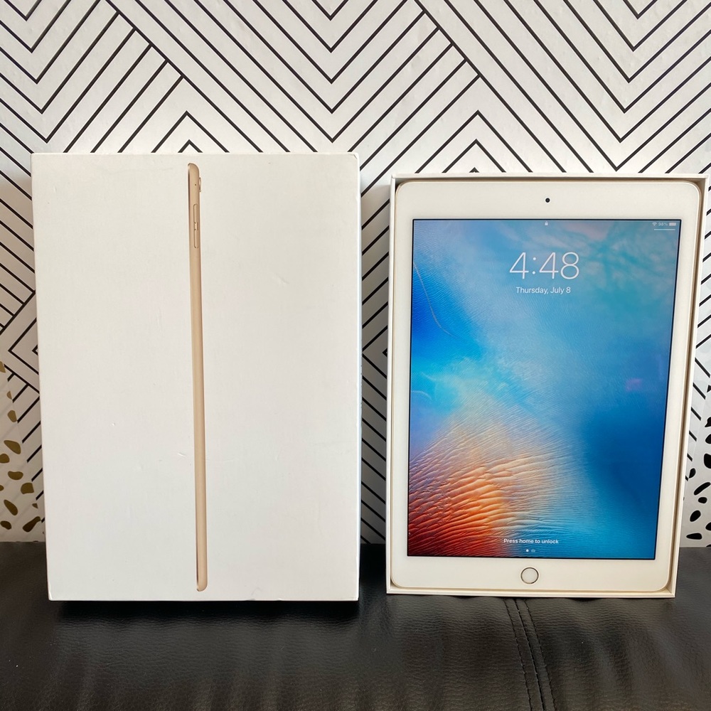 iPad Pro 9 inch + Apple Case